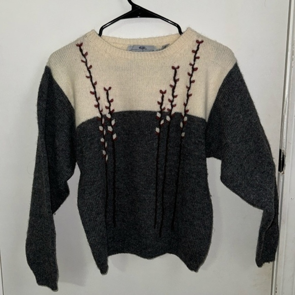 Susan Bristol size SM 100% wool women’s sweater pull over grey/white